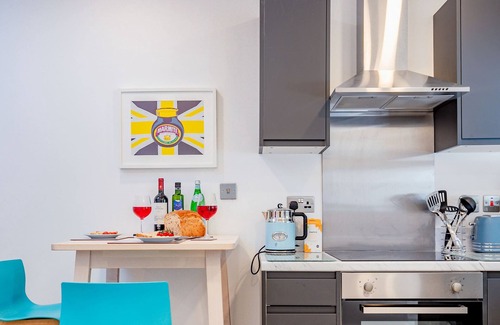 Caterham Apartment | Host & Stay | Croydon Road Abode