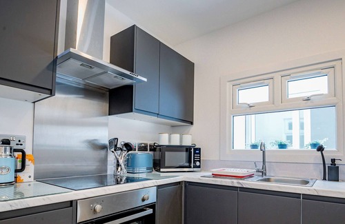 Caterham Apartment | Host & Stay | Croydon Road Abode
