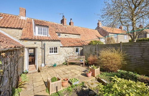 Lockton House | Host & Stay | Holmlea Cottage