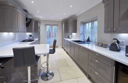 Guisborough House | Host Stay Lowcross Cottage