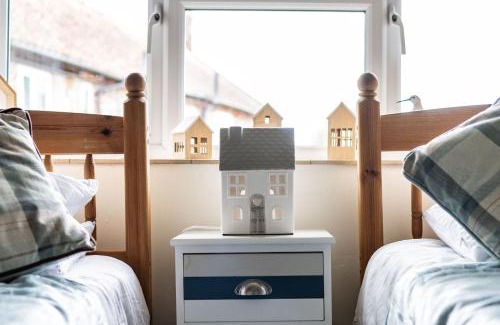 Aldborough House | Host & Stay - Sandpipers