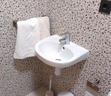 El Pilar House | Hostal Bisbal ONLY ADULTS NO AC