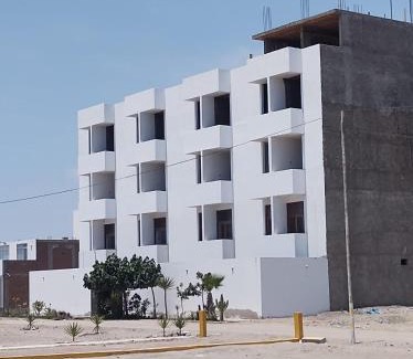 Cerro Azul House | Hostal Lobitos