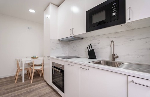 Sao Mamede de Infesta Apartment | HostWise - Vibrant Urban Flat