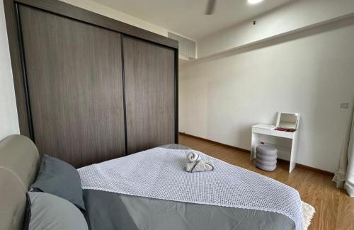 George Town Apartment | HOT & Modern 2BR Beacon Executive Suite, Georgetown