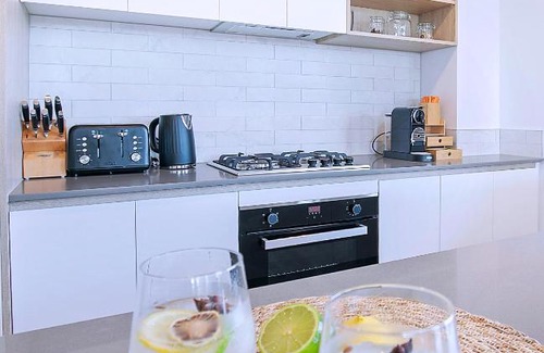 Redcliffe Apartment | HOT Stylish Costal 3 ensuite apartment on Redcliffe, Brisbane