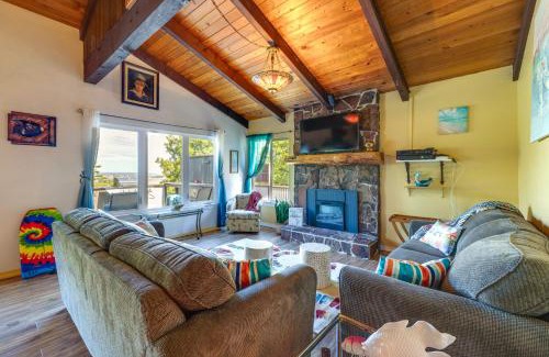 Waldport House | Hot Tub, Deck and Views Waldport Getaway!