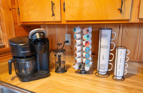 Almond Cabin | Hot Tub, Fire Pit & Fall Views, Near Polar Express