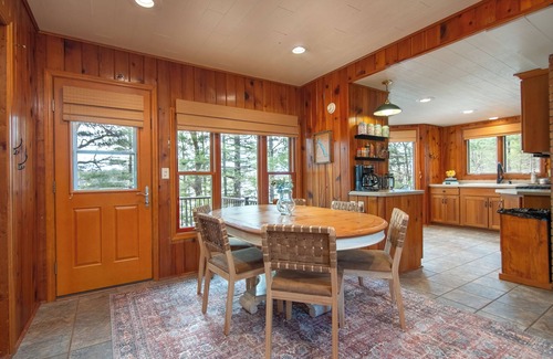 Luck Cabin | Hot Tub | Fireplace Place | Lakefront