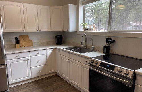Libby House | Hot Tub & Mountain Views in Libby