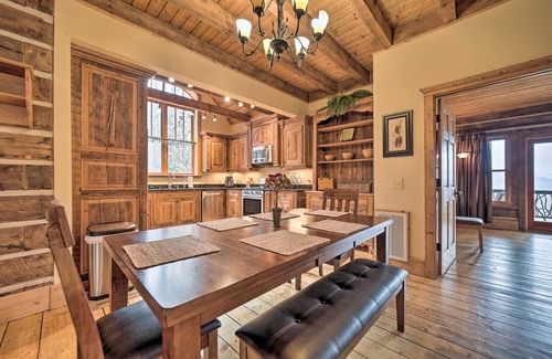 Franklin Cabin | Hot Tub + Mtn Views! All-Season Escape in Franklin