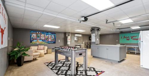 Manor House | Hot Tub Pool Gameroom ~ Guesthouse ~ Holiday Fun