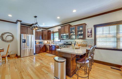 Fayetteville House | Hot Tub Soaks and Outdoor Fun Fayetteville Cabin