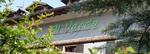 Mandello del Lario Hotel | Hotel Al Verde
