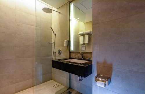 Cikarang Hotel | Hotel AYOLA Lippo Cikarang