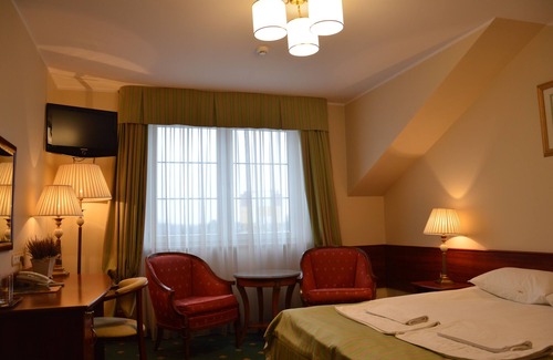 Tluszcz Hotel | Hotel Batory