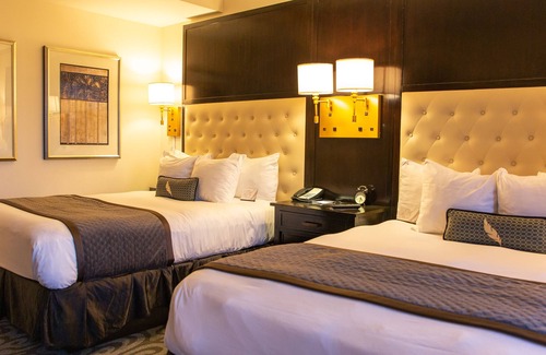 Downtown Hotel | Hotel Blackhawk, Autograph Collection