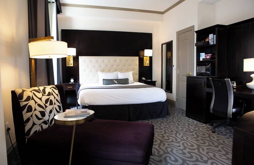 Downtown Hotel | Hotel Blackhawk, Autograph Collection