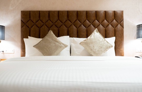 Kangra Hotel | Hotel Clarks Inn Suites Kangra