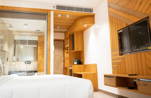 Kangra Hotel | Hotel Clarks Inn Suites Kangra