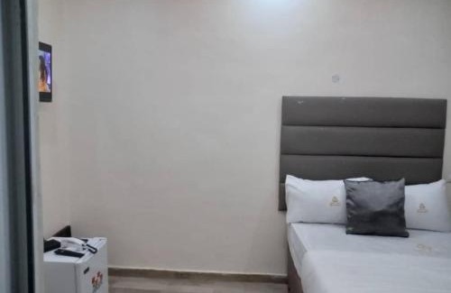 Edunabon Hotel | HOTEL D RITZ