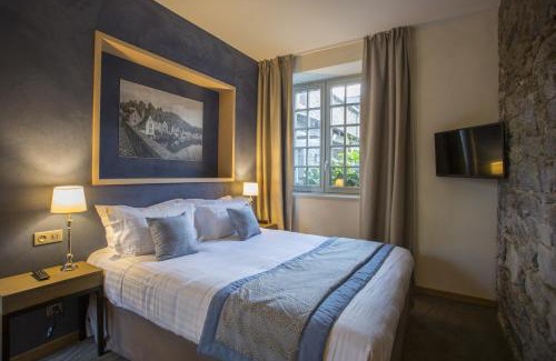 Le Tronchet Hotel | Hotel de L'Abbaye Le Tronchet - Handwritten Collection