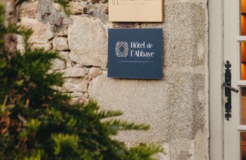 Le Tronchet Hotel | Hotel de L'Abbaye Le Tronchet - Handwritten Collection