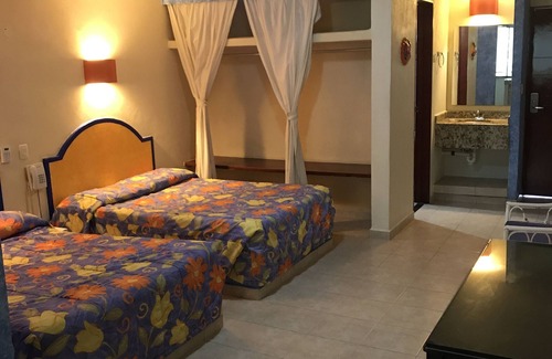 Magallanes Hotel | Hotel Delfines Acapulco by NG Hoteles