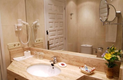 Macanet de Cabrenys Hotel | Hotel Els Caçadors de Maçanet
