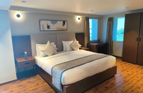 Aerocity Hotel | Hotel Fenix Plaza