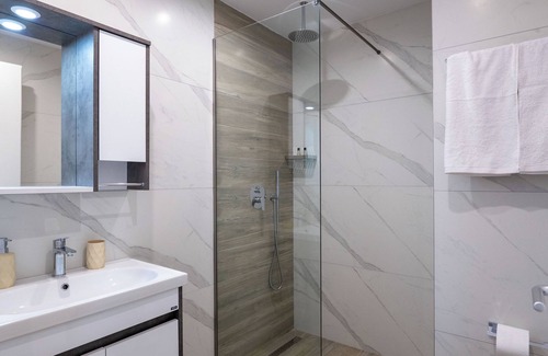 Qender Hotel | Hotel Flori