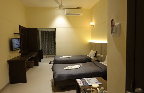 Jalna Hotel | Hotel Galaxy Deluxe