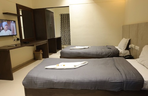 Jalna Hotel | Hotel Galaxy Deluxe