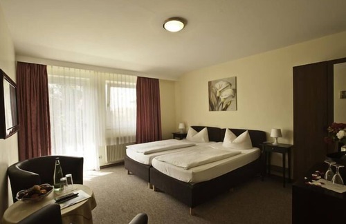 Oberthulba Hotel | Hotel-Gasthof am Waldeck
