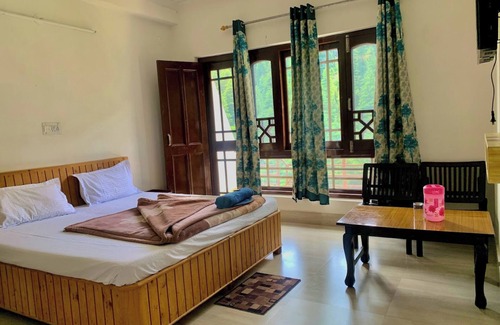 Khajjiar Hotel | Hotel Gautam Khajjiar
