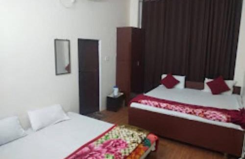 Varanasi Hotel | Hotel GRG Varanasi Paradise Varanasi - Perfect Location - Parking Facilities - Restaurant Available