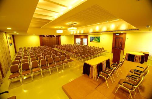 Anchal Hotel | Hotel Hillway Park