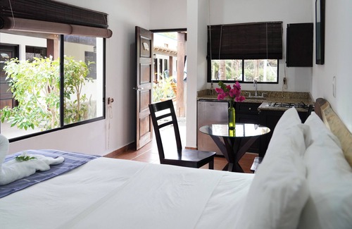 Playa Gigante Hotel | Hotel Ingigante Poolside Family Room