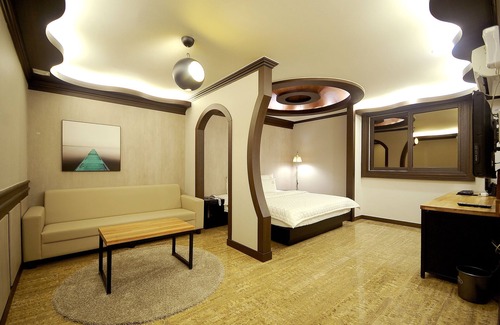 Dongnae District Hotel | Hotel King