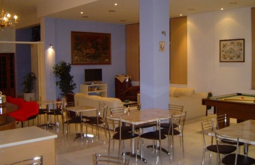 Kaligata Hotel | Hotel Kourkoumelata is located in Kefalonia, near Avithos beach and the airport.