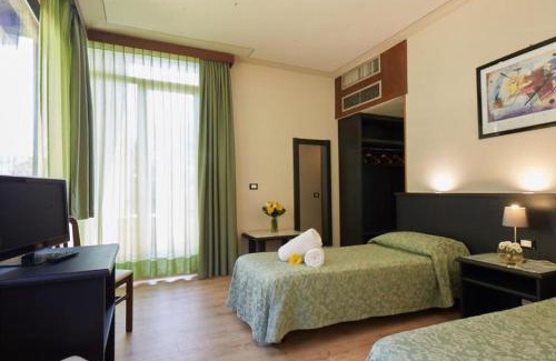 Serravalle Pistoiese Hotel | Hotel Lago Verde