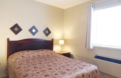 Saint-Marc-des-Carrieres Hotel | Hotel Le Must