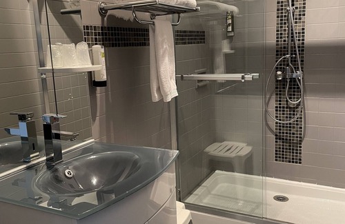 Roquemaure Hotel | Hotel Le Clément V