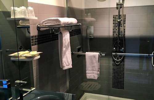 Roquemaure Hotel | Hotel Le Clément V