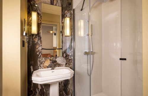 Saint-Vincent-de-Paul Hotel | Hotel Le Rocroy