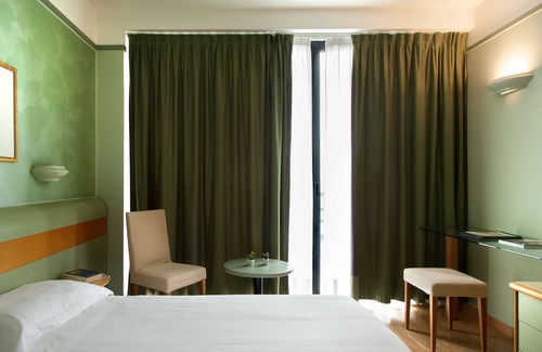 Erba Hotel | HOTEL LEONARDO DA VINCI