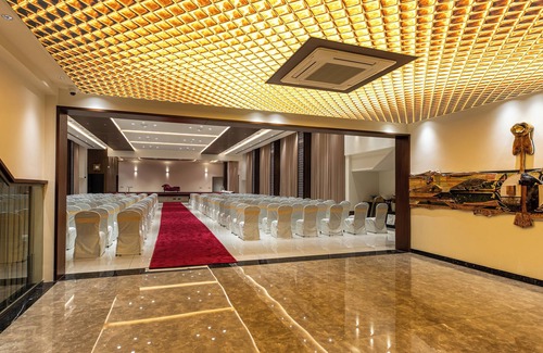 Mysore Hotel | Hotel M Pro Palace Mysore - 12 Minutes to Mysore Palace
