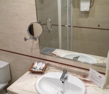 Los Palacios y Villafranca Hotel | Hotel Manolo Mayo