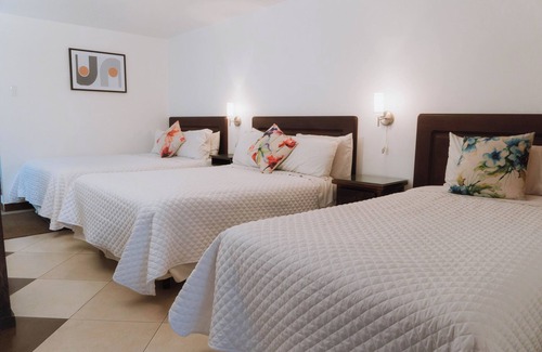 Latacunga Hotel | Hotel Makroz Colonial