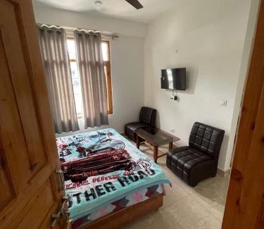 Jagatsukh Hotel | Hotel Midway Inn